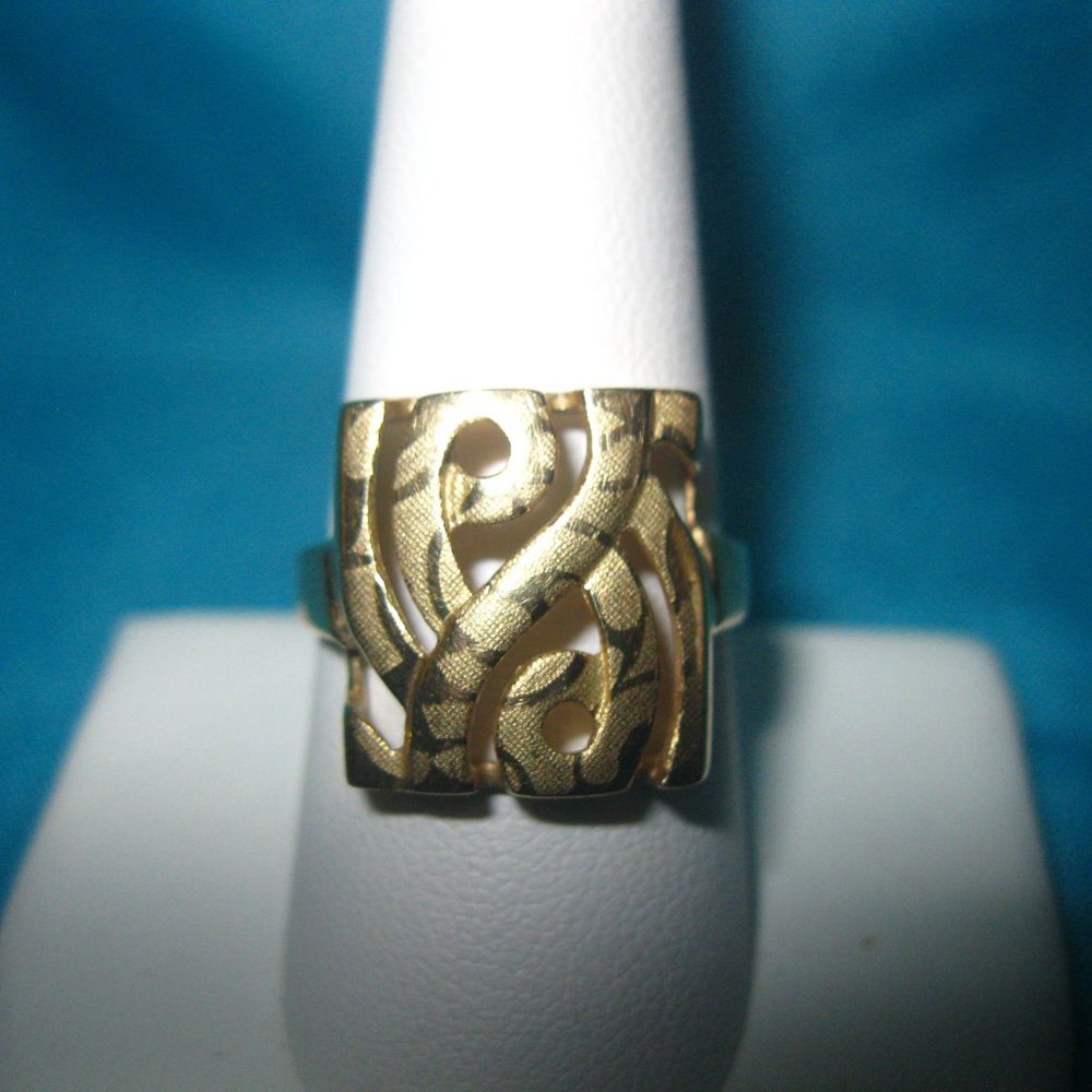 14k Italian Yellow Gold Square Shaped Ring